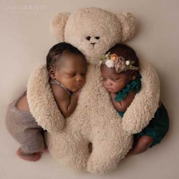 9do-BGTwins-65Lbs-NewbornPhotographyPhoenix-1L51Per-1200x2-2B1A8824-Edit