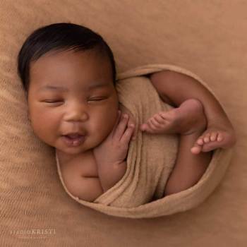 19do-10lbs-PhoenixNewbornPhotography-1L66per-1200x2-021A2174-Edit