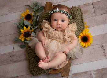 77do-13lbs-Sunflower-NewbornPhotographyPhoenix-1L58Per-1200x880-2B1A2138-Edit-1